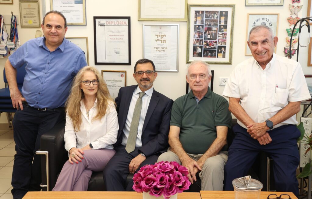 מימין לשמאל: פרופ' יהודה שינפלד, רמי בלס (יו"ר עמותת עינבר), עו"ד אלי לוטן, שרון גור (יו"ר עמותת אס"ף) ופרופ' הווארד עמיטל (צילום אסף אריאלי)